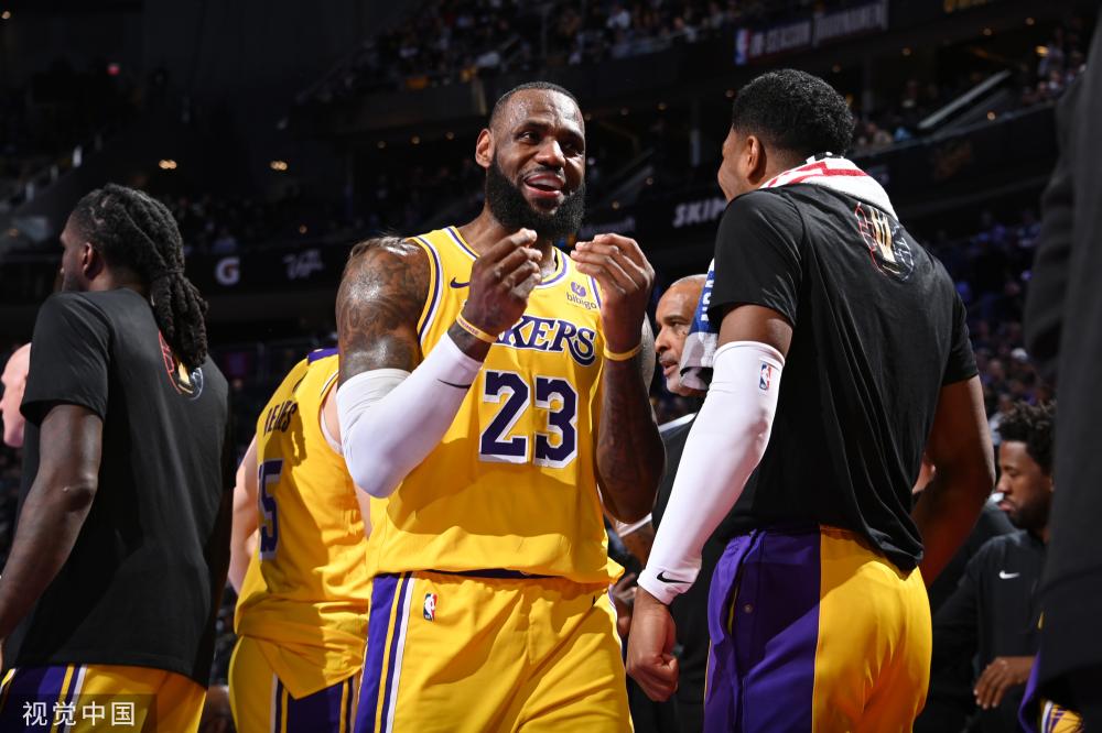 球让他在比 球让他在比